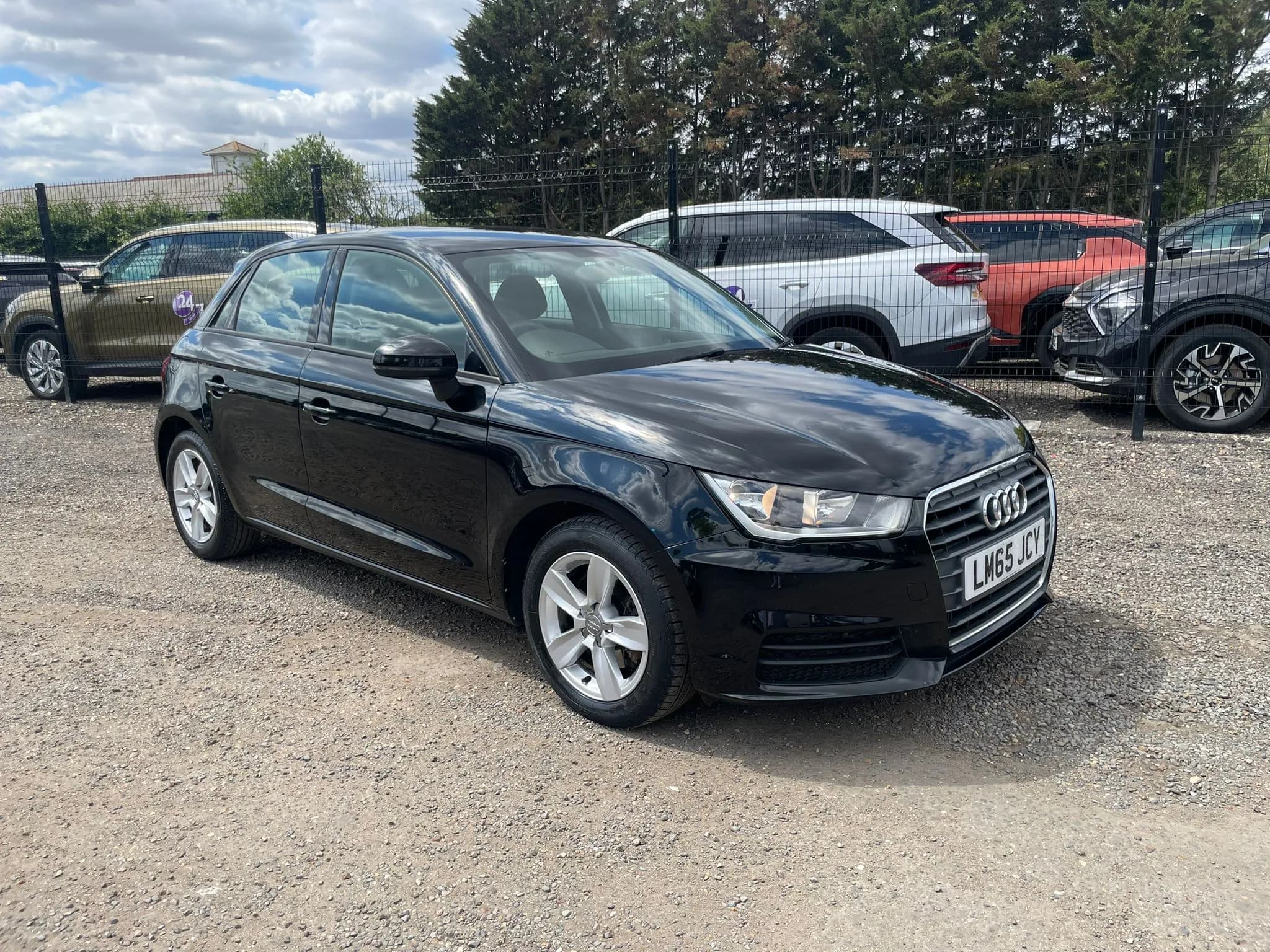 AUDI A1 SPORTBACK TDi SE - 1