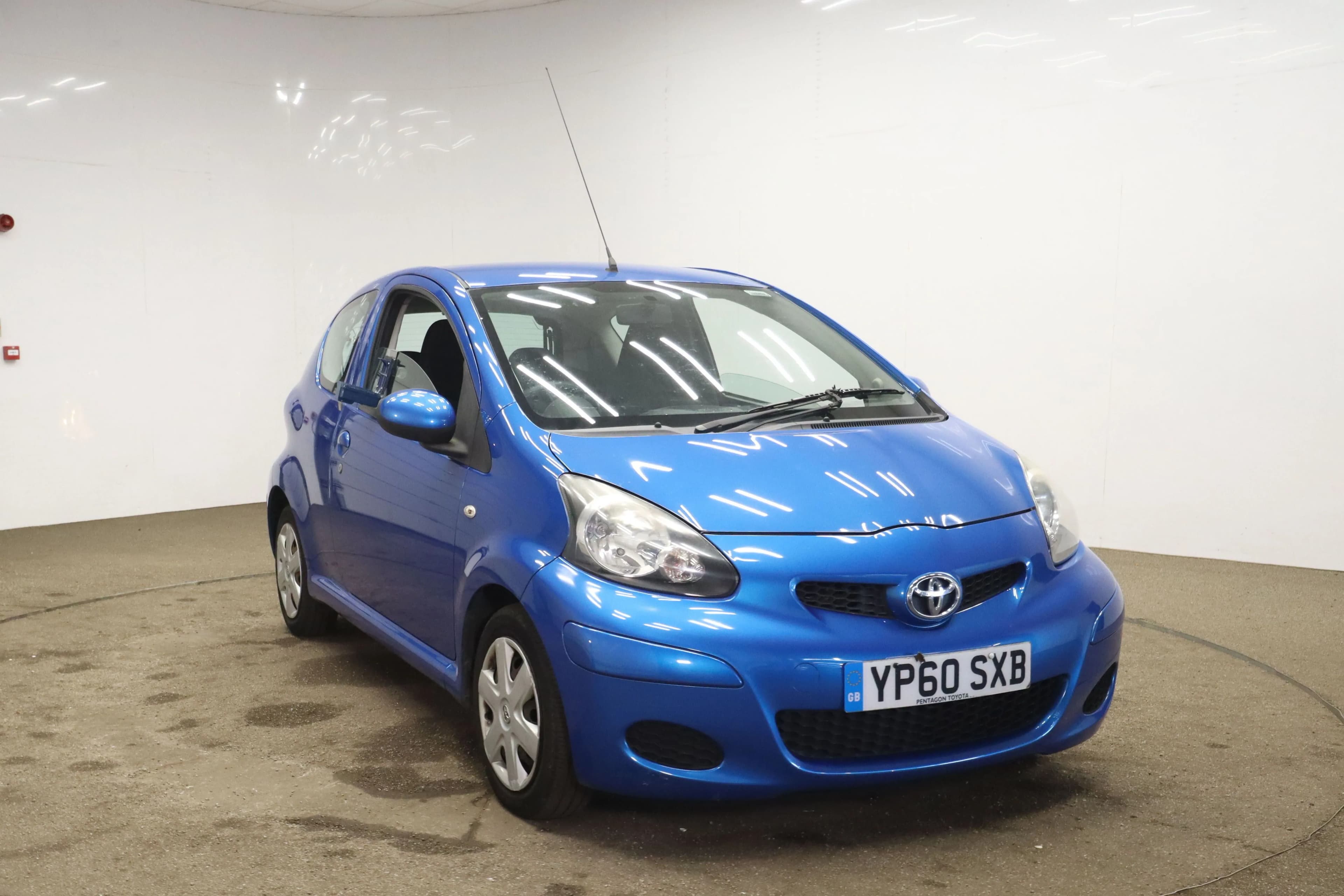 TOYOTA AYGO VVT-I BLUE - 1